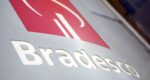 bradesco-(bbdc4):-lucro-liquido-desaba-37%,-a-r$-4,3-bi,-mas-supera-projecoes