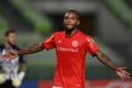 apos-quebrar-jejum-de-gols,-luiz-adriano-comemora-vitoria-do-internacional-na-libertadores