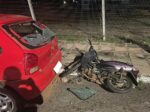 jovem-sem-habilitacao-perde-controle-de-motocicleta-e-bate-em-carro-estacionado-no-oeste-de-sc