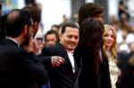 filme-de-johnny-depp-e-aplaudido-por-7-minutos-em-cannes-e-emociona-ator