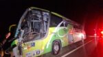 ‘noite,-escuro,-so-deu-para-ver-luz-forte-e-estrondo’-afirma-passageiro-apos-batida-entre-onibus-e-caminhao-em-tibagi;-jovem-de-20-anos-morreu