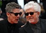 almodovar-encanta-cannes-com-seu-curta-sobre-caubois-gays-com-pedro-pascal-e-ethan-hawke