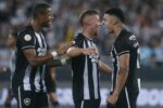 botafogo-vence-mais-uma,-dispara-na-lideranca-e-afunda-america-mg-no-brasileiro