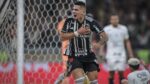 copa-do-brasil:-atletico-mg-domina-e-vence-corinthians-com-dois-gols-de-paulinho