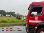 carro-capota,-deixa-motorista-ferida-e-gera-6-km-de-lentidao-na-dutra-em-sao-jose-dos-campos,-sp