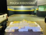 dupla-desobedece-sinal-de-parada-da-policia-e-acaba-presa-com-mais-de-300-kg-de-maconha,-em-presidente-venceslau