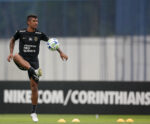 com-pouco-espaco,-paulinho-pode-deixar-o-corinthians-na-janela-de-julho