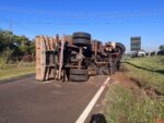 motorista-perde-o-controle-e-caminhao-tomba-no-anel-viario-norte-em-ribeirao-preto,-sp