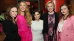 elenco-de-“quatro-amigas-e-um-jeans-viajante”-se-reune-para-assistir-“barbie”