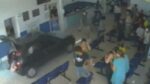 video:-mulher-invade-com-carro-recepcao-de-hospital-em-resende-(rj)