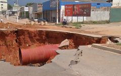 erosao-destroi-avenida-e-ameaca-‘engolir’-bairro-em-cidade-de-goias